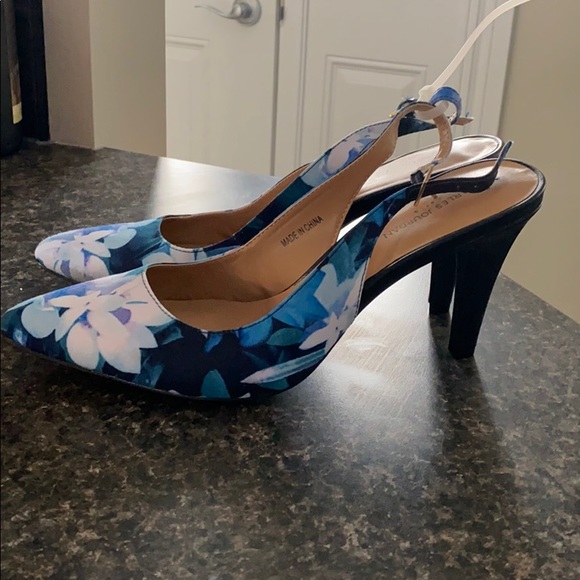 Charles Jourdan slingback flower heels - Picture 3 of 5